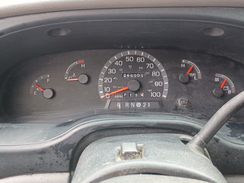 Used 2002 Ford E-350 and Econoline 350 Super Duty image 10