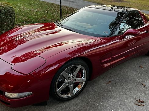 Used 2004 Chevrolet Corvette Coupe 2D w/ Preferred Equipment Group image 1
