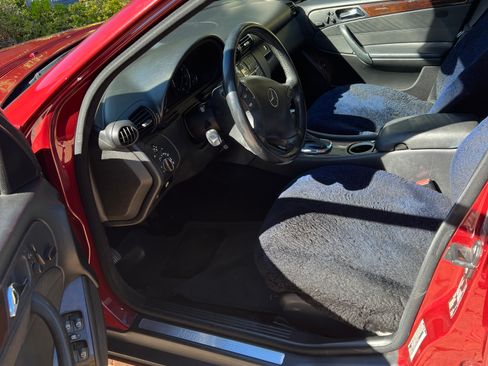 Used 2005 Mercedes-Benz C 320 Sedan image 9