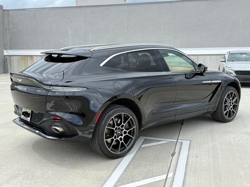 Used 2021 Aston Martin DBX image 2