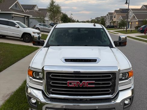Used 2019 GMC Sierra 2500 SLT w/ Duramax Plus Package AWD/4WD image 2