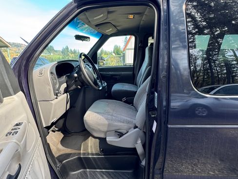 Used 1999 Ford E-350 and Econoline 350 Club Wagon RWD image 6