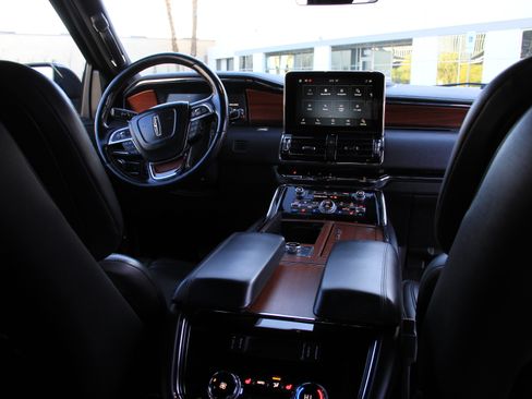 Used 2021 Lincoln Navigator L Reserve image 10