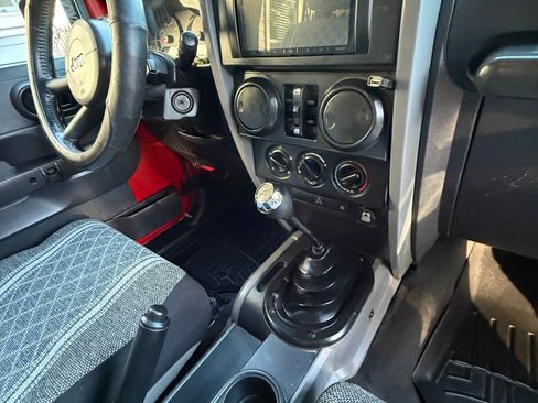 Used 2007 Jeep Wrangler Unlimited X image 14