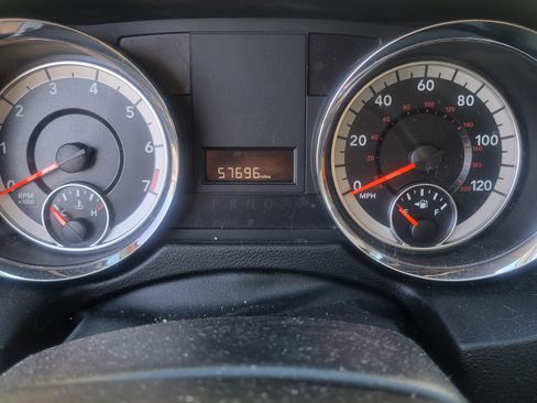 Used 2019 Dodge Grand Caravan SE w/ UConnect Hands-Free Group image 4