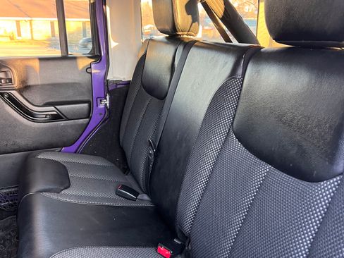 Used 2016 Jeep Wrangler Unlimited Sahara image 9