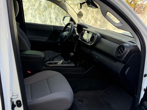 Used 2022 Toyota Tacoma SR RWD image 8