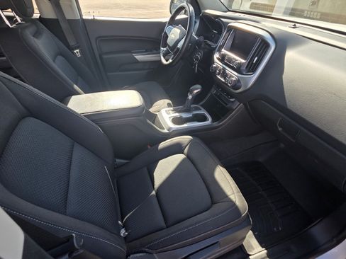 Used 2022 Chevrolet Colorado LT w/ LT Convenience Package image 11