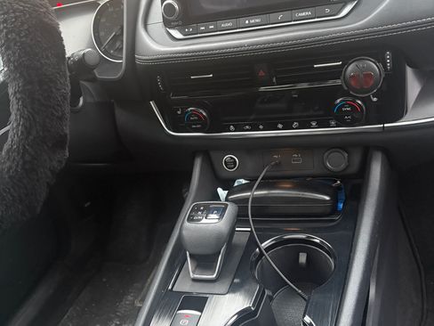 Used 2021 Nissan Rogue SV w/ Premium Package image 6