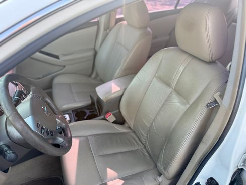 Used 2010 Nissan Altima 3.5 SR w/ Premium Pkg FWD image 19