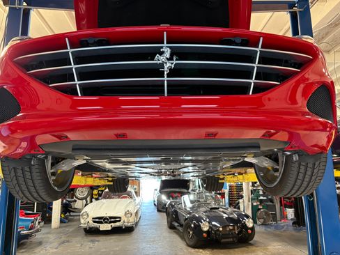 Used 2015 Ferrari California T RWD image 19