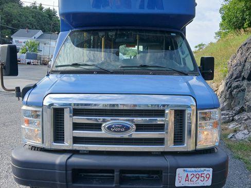 Used 2013 Ford E-350 and Econoline 350 Super Duty w/ Shuttle Bus Prep Pkg image 6