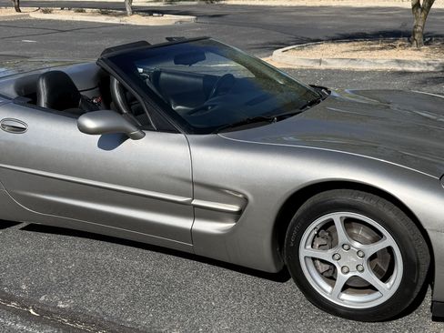 Used 2000 Chevrolet Corvette Convertible w/ Memory Pkg image 11