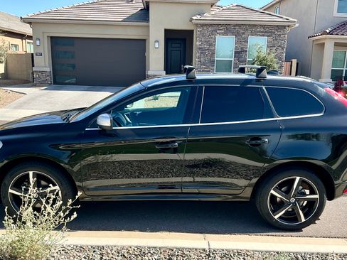 Used 2016 Volvo XC60 T6 R-Design Platinum w/ Climate Package image 2