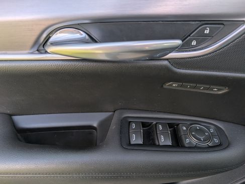 Used 2017 Cadillac XT5 Luxury w/ Driver Awareness Package image 12