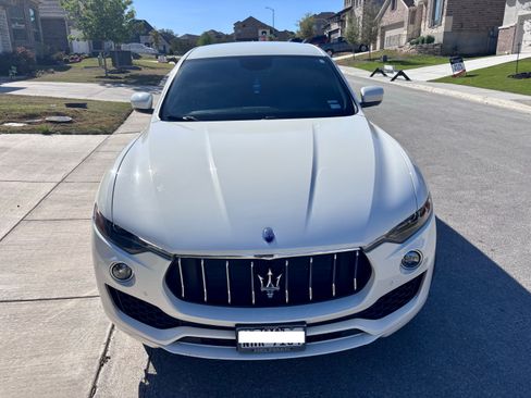 Used 2019 Maserati Levante image 5