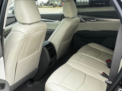 Used 2025 Cadillac XT5 Premium Luxury w/ Technology Package FWD image 8