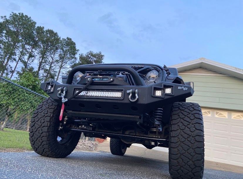Used 2018 Jeep Wrangler Unlimited Sahara AWD/4WD image 5