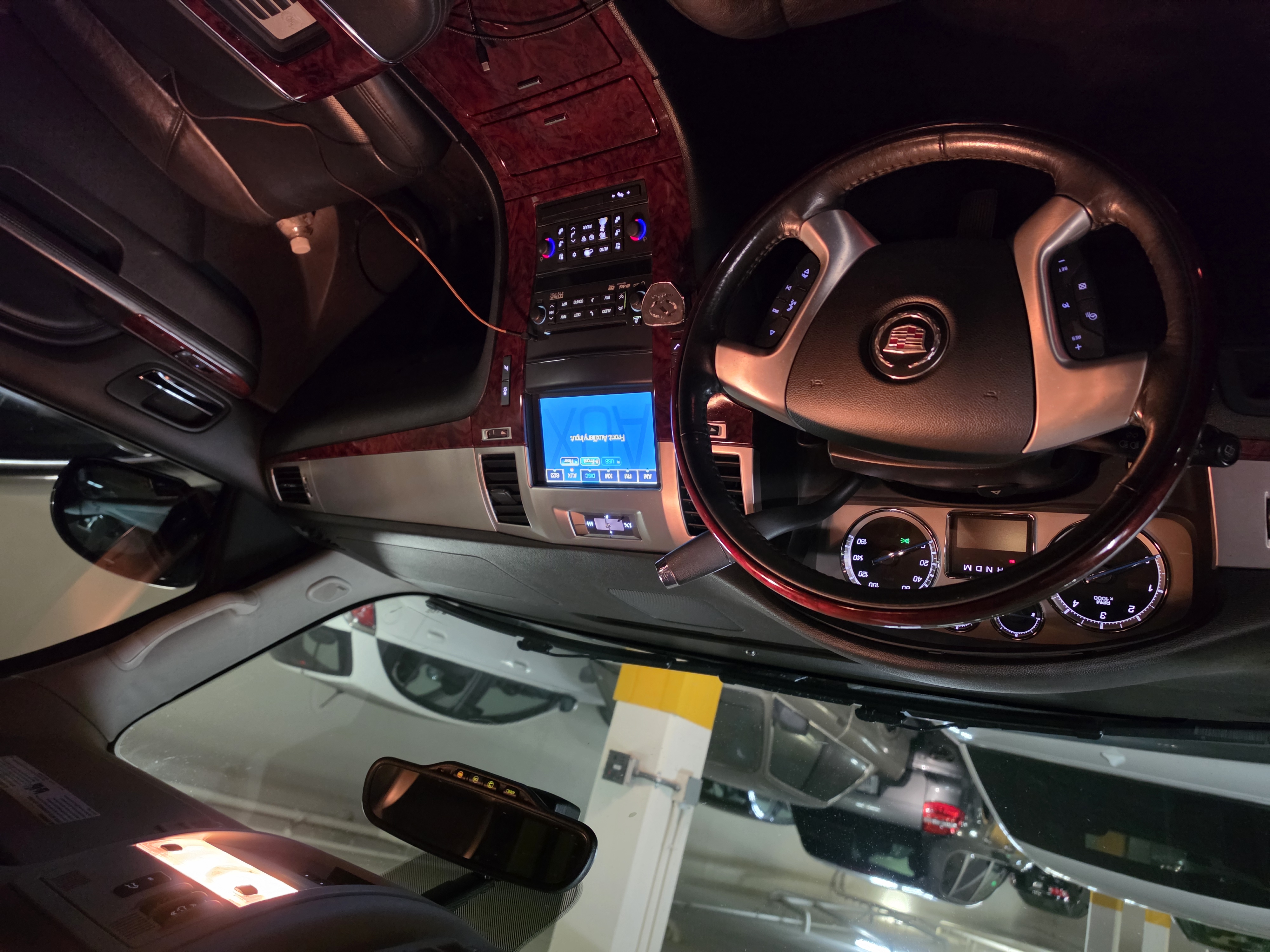 Used 2013 Cadillac Escalade Luxury RWD image 8