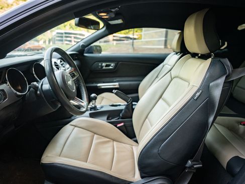 Used 2015 Ford Mustang GT image 20