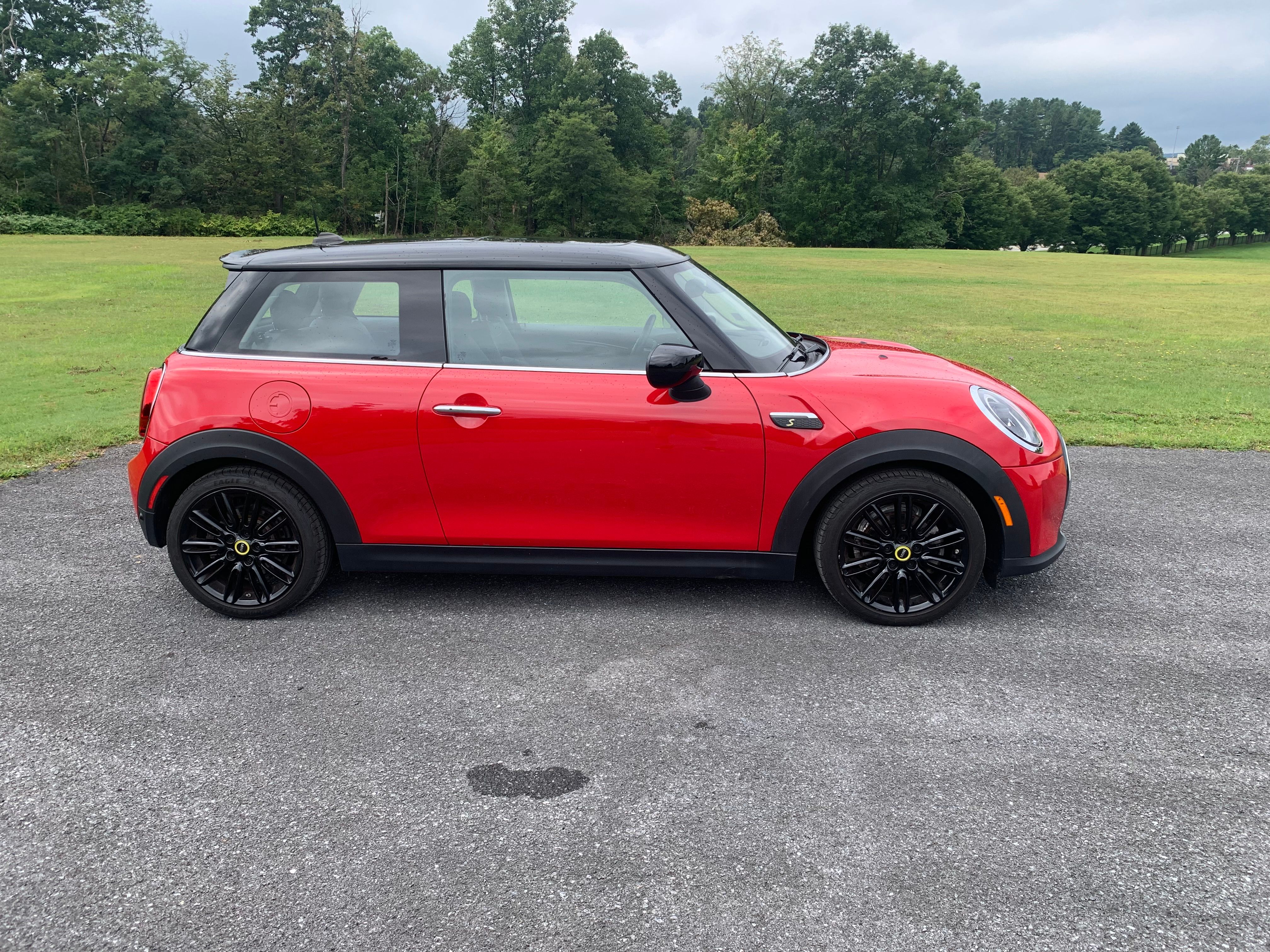 Used 2024 MINI Cooper SE FWD image 4
