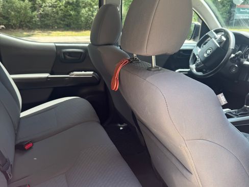 Used 2020 Toyota Tacoma SR5 RWD image 11