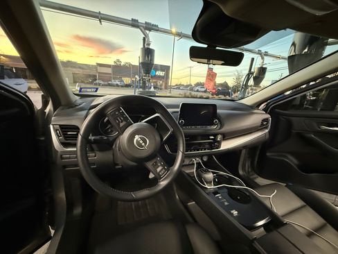 Used 2024 Nissan Rogue SV w/ SV Premium Package image 10