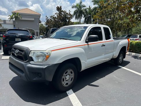 Used 2014 Toyota Tacoma 2WD Access Cab image 1