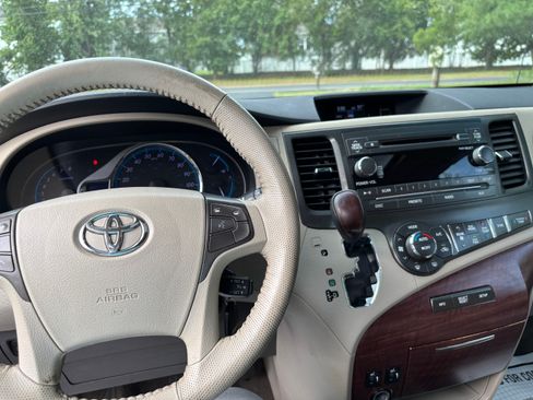 Used 2012 Toyota Sienna XLE AWD/4WD image 13