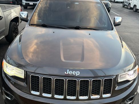 Used 2015 Jeep Grand Cherokee Overland w/ Advanced Technology Group image 2