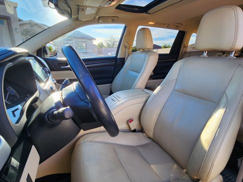 Used 2014 Toyota Highlander Limited image 14