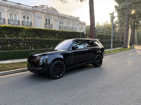 Used 2023 Land Rover Range Rover SE image 1