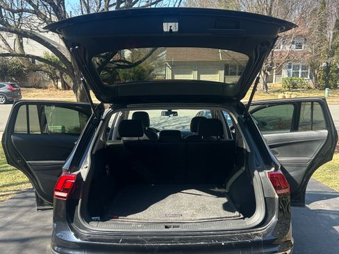 Used 2018 Volkswagen Tiguan SE image 10