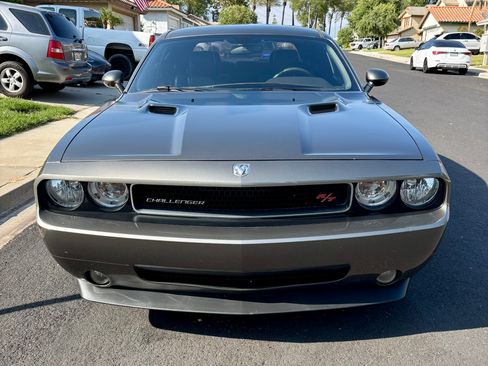 Used 2010 Dodge Challenger R/T RWD image 2