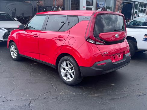 Used 2021 Kia Soul S FWD image 2