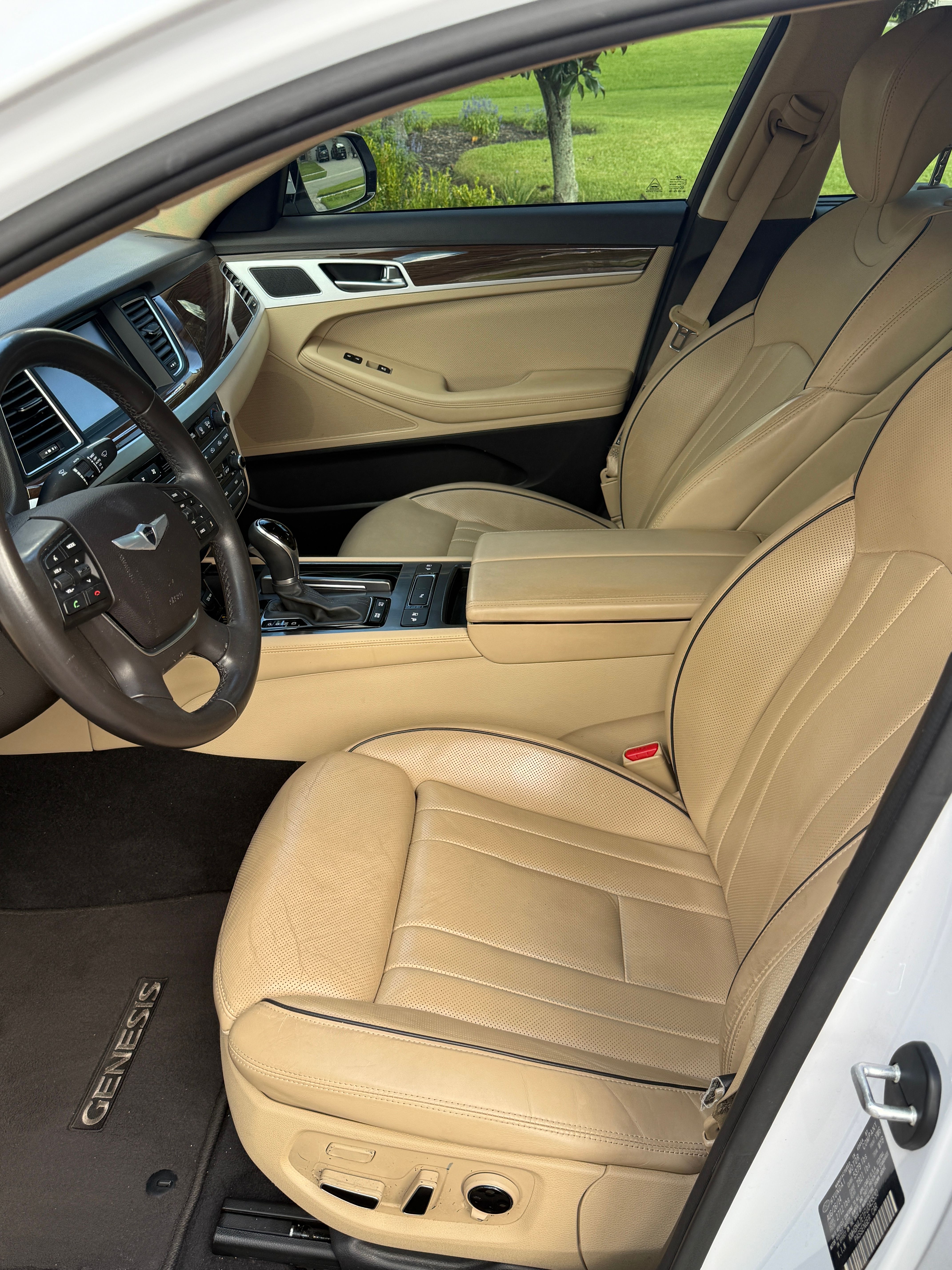 Used 2015 Hyundai Genesis 3.8 w/ Option Group 03 RWD image 10
