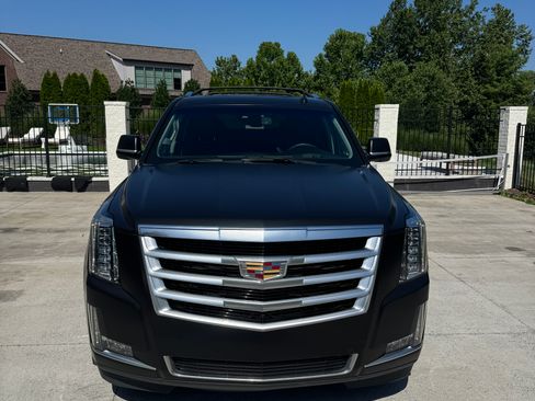 Used 2016 Cadillac Escalade Luxury RWD image 5