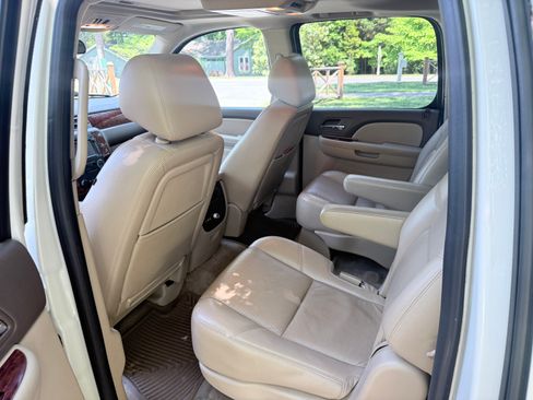 Used 2014 Chevrolet Suburban LTZ AWD/4WD image 25