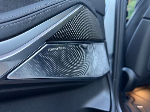 Used 2025 BMW X5 M60i w/ Executive Package image 14