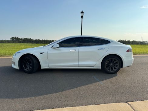 Used 2018 Tesla Model S 75D image 1