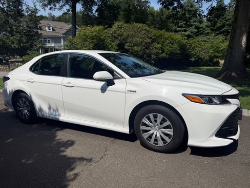 Used 2020 Toyota Camry LE FWD image 8