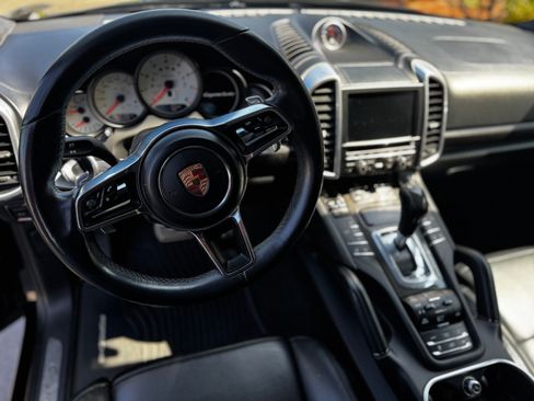 Used 2015 Porsche Cayenne Turbo image 13