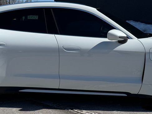 Used 2020 Porsche Taycan image 2