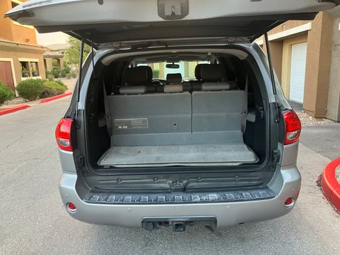 Used 2008 Toyota Sequoia Limited w/ Cold Area Pkg RWD image 5