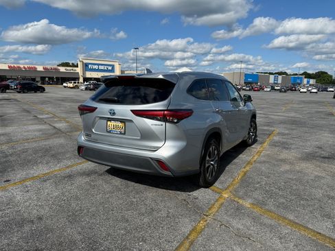 Used 2020 Toyota Highlander XLE FWD image 6