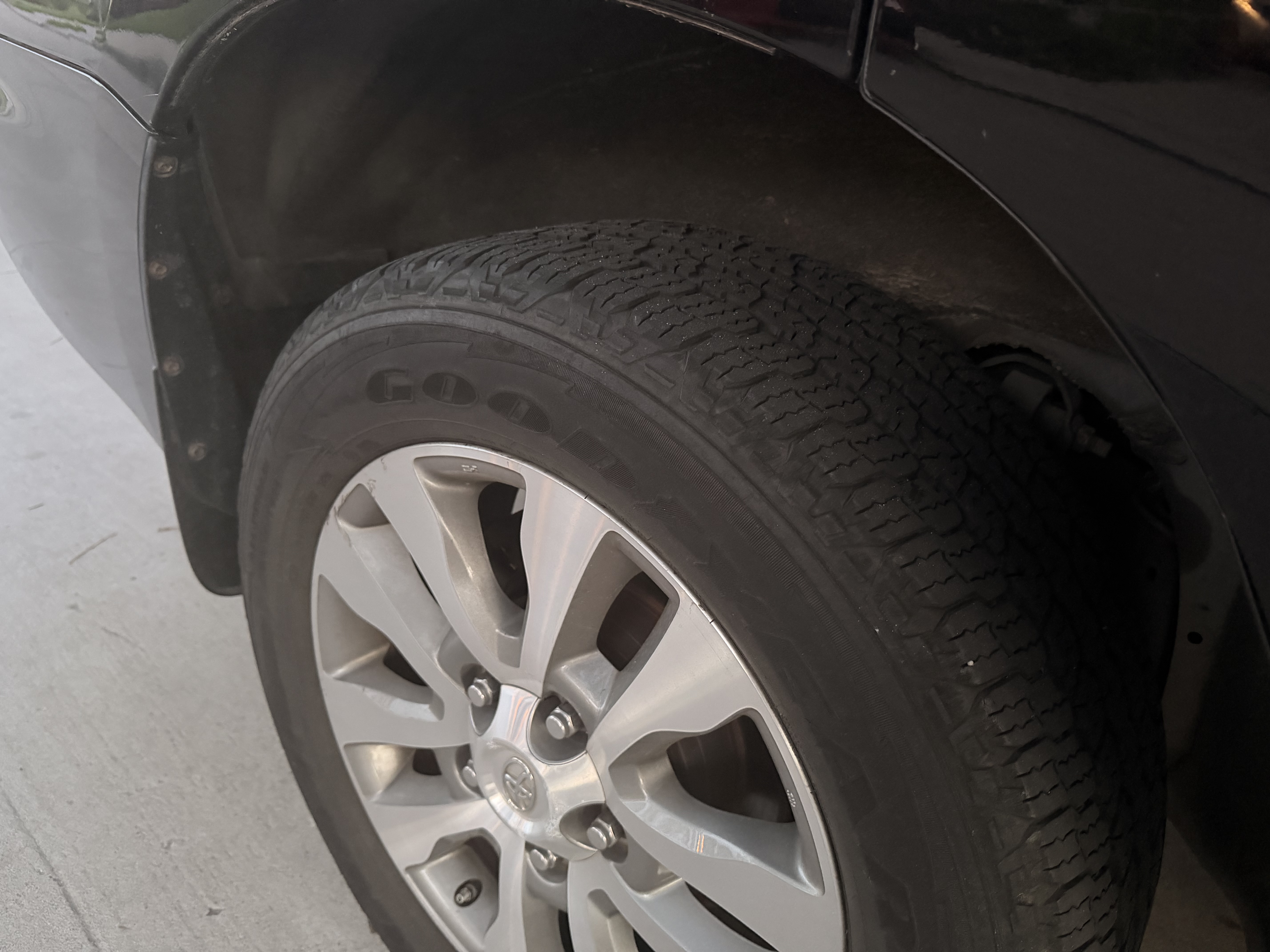 Used 2016 Toyota Sequoia Limited w/ Safety & Convenience Package AWD/4WD image 15