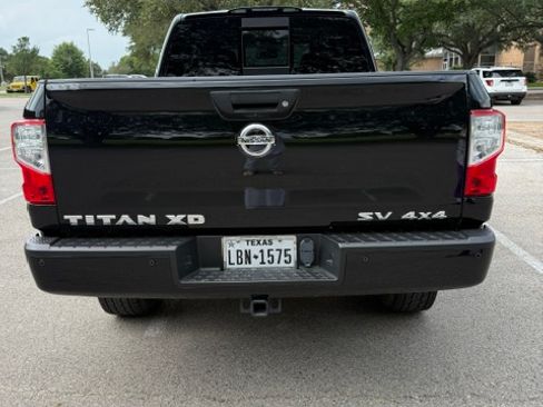 Used 2018 Nissan Titan SV w/ SV Convenience Package AWD/4WD image 13