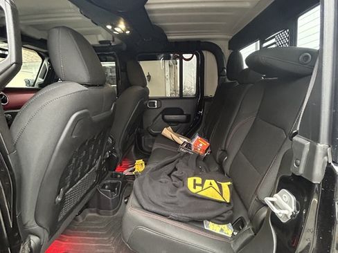 Used 2021 Jeep Gladiator Rubicon w/ Cold Weather Group image 18