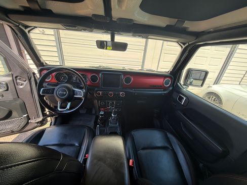 Used 2021 Jeep Gladiator Rubicon AWD/4WD image 17