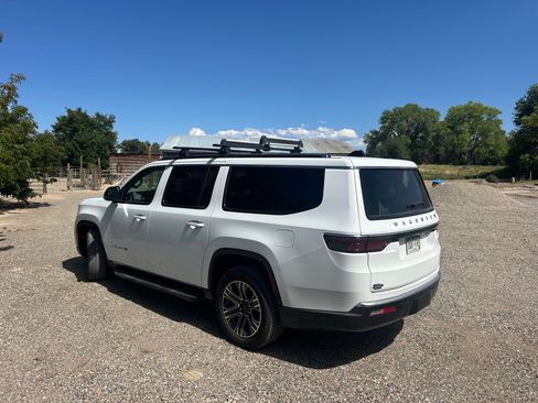 Used 2024 Jeep Wagoneer L Sport Utility 4D w/ Premium Group I image 10